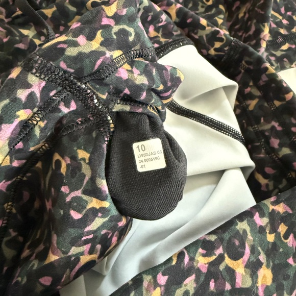 Lululemon Wunder Train 28” - Like New - Picture 4 of 5